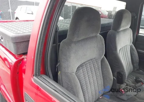 2000 Chevrolet S-10 Ls z USA, uszkodzony, nr VIN 1GCCS14W2Y8235153